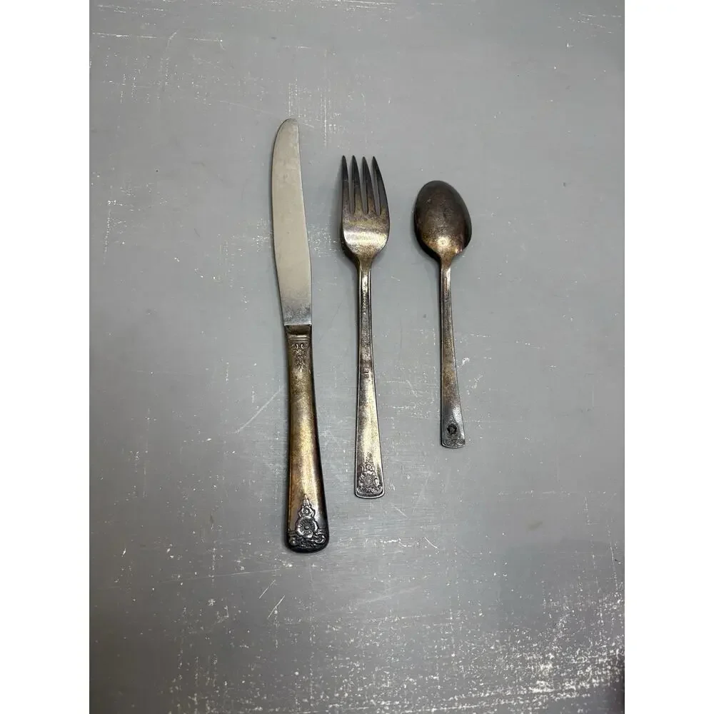 Vintage Wm Rogers Floral Silverplate Flatware Set of 3 Knife Fork Spoon IS